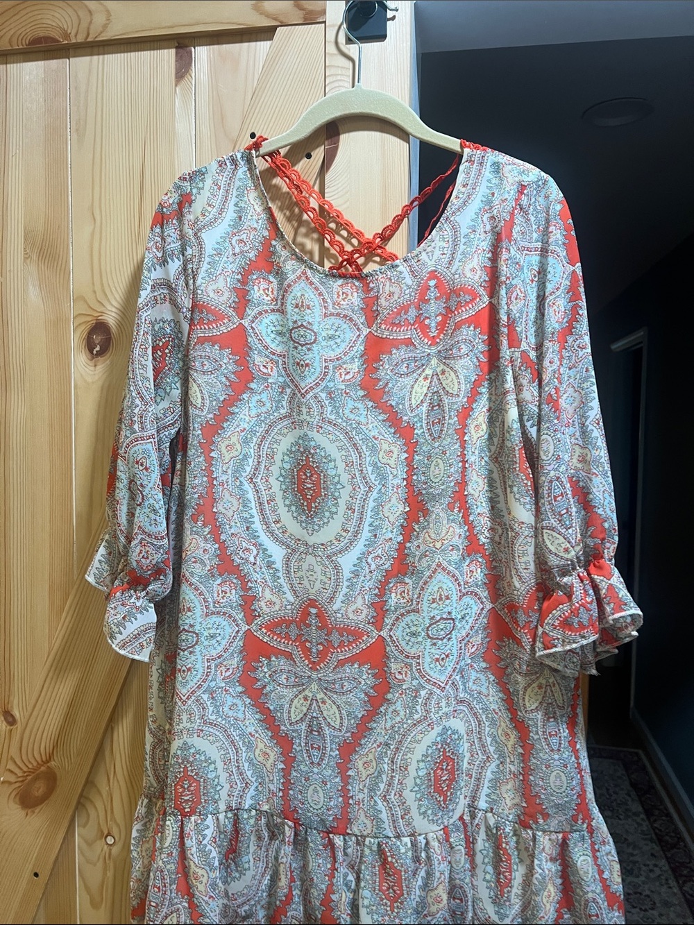 Paisley Vine Women’s Coral Paisley Crisscross Neck Blouse size large